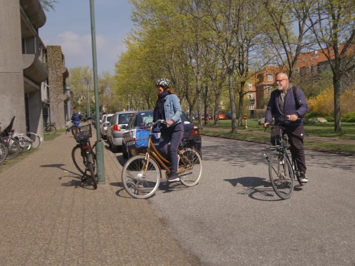 SOSU-hjælpere fra Den Sociale Hjemmepleje på cykel